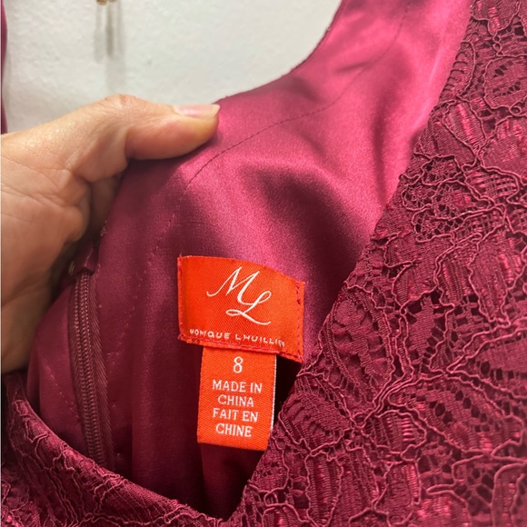 Gorgeous low V cut, sleeveless fit and flare burgundy gown - Picture 7 of 7